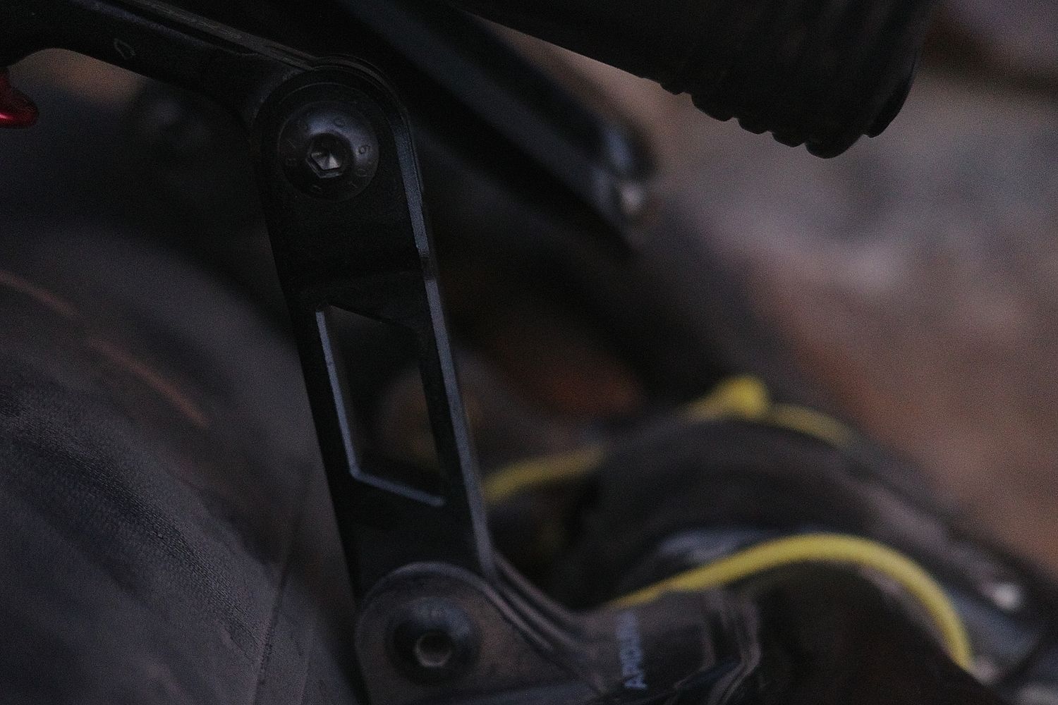 Apidura Expedition Accessory Arm – lampka nad torbą
