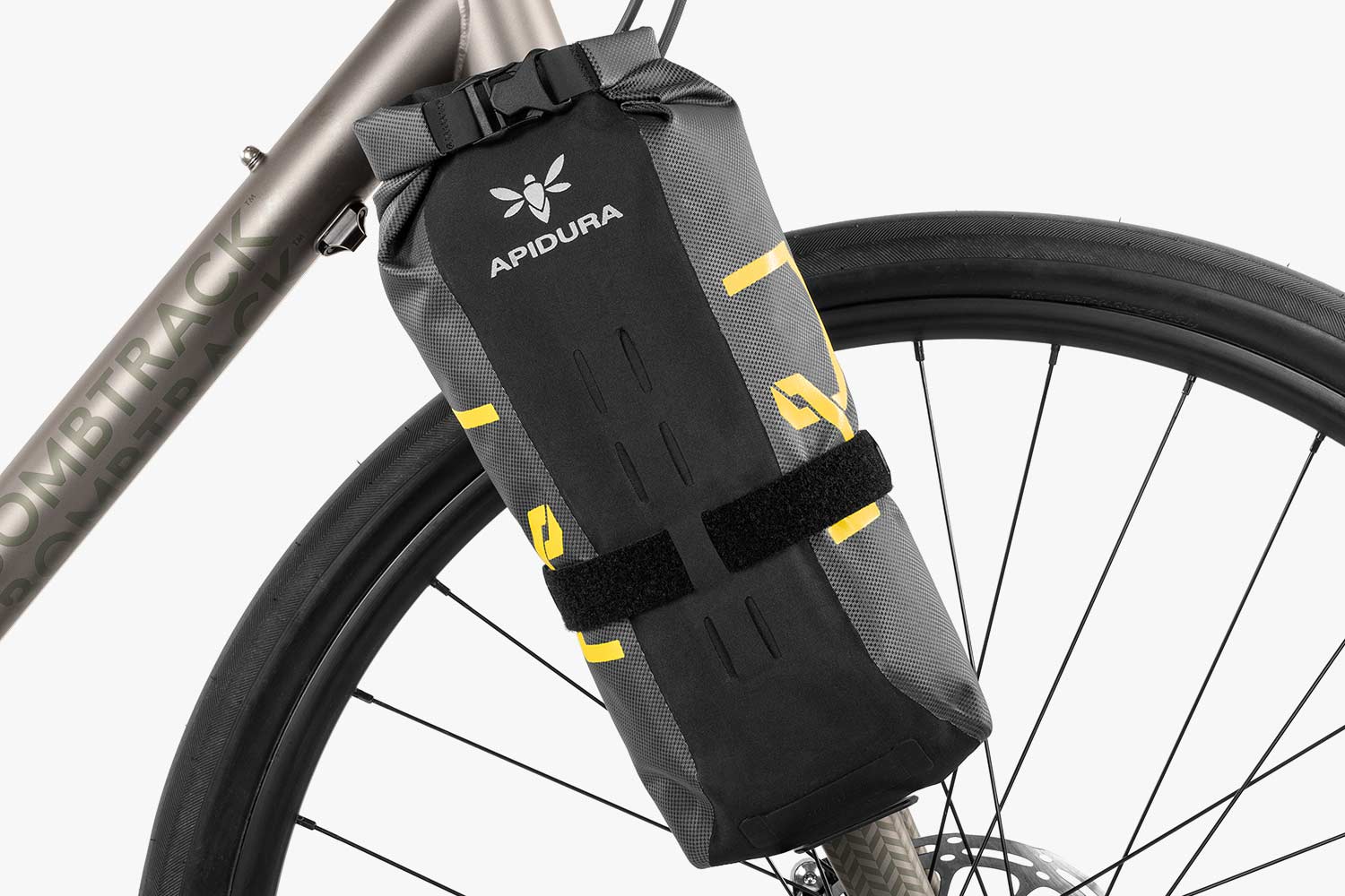Apidura Expedition Cargo Cage Pack na rowerze