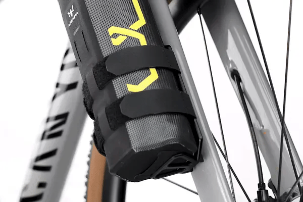 apidura-expedition-cargo-pack-feature-easy-detachment-ezgif.com-gif-to-webp-converter - Najs Bike