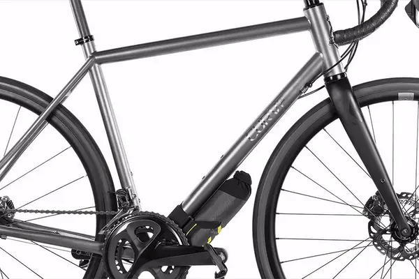 apidura-expedition-downtube-pack-1.2l-feature-versatile-attachment-ezgif.com-gif-to-webp-converter - Najs Bike