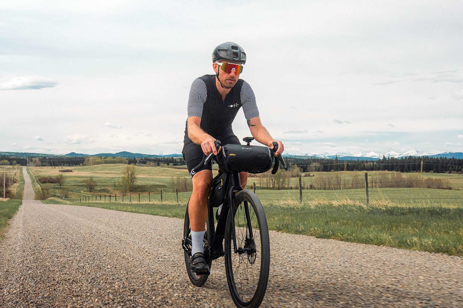 Apidura Expedition Handlebar Pack 9L na wąskiej kierownicy gravel