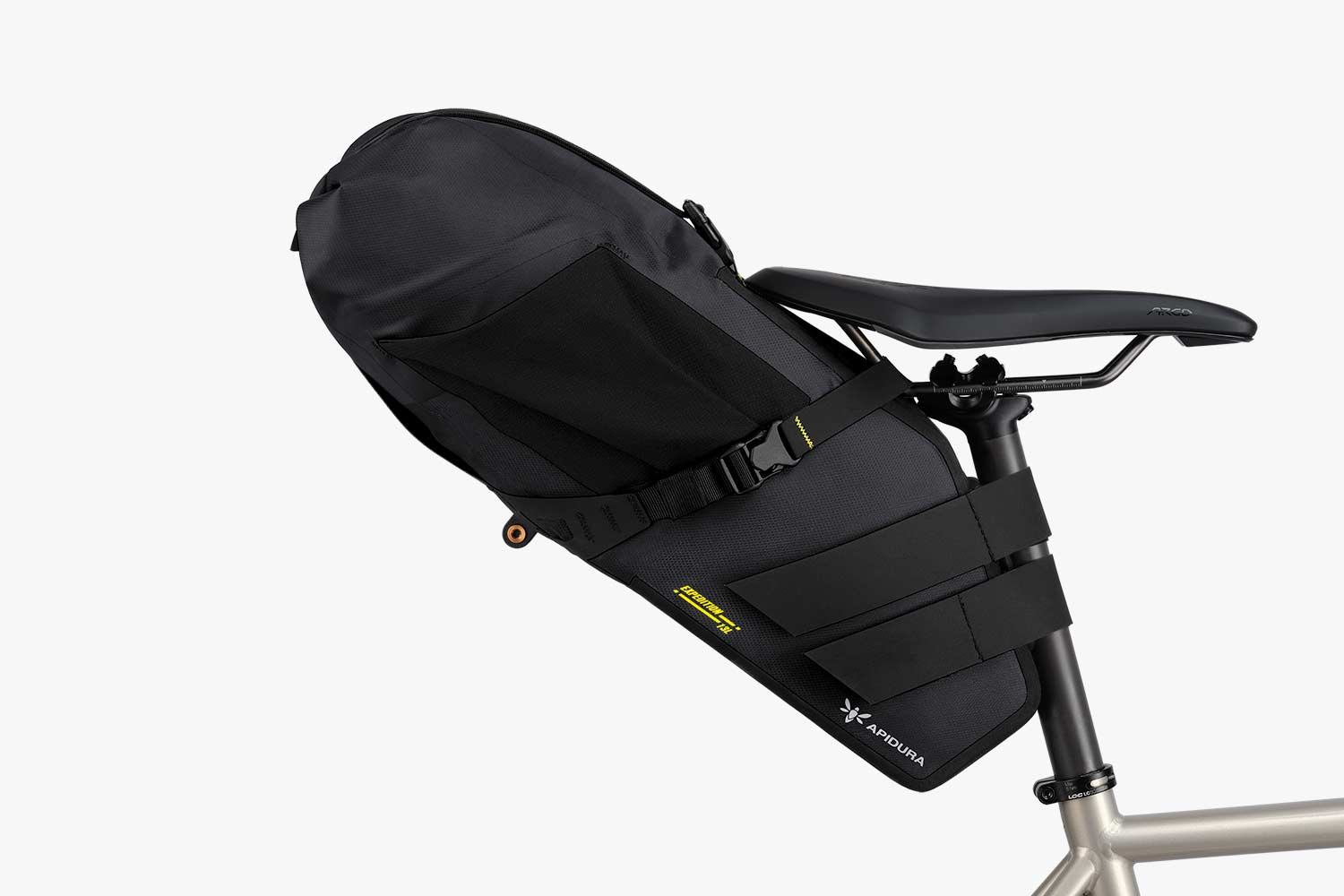 Trójpunktowy montaż torby Apidura Expedition Saddle Pack 13L
