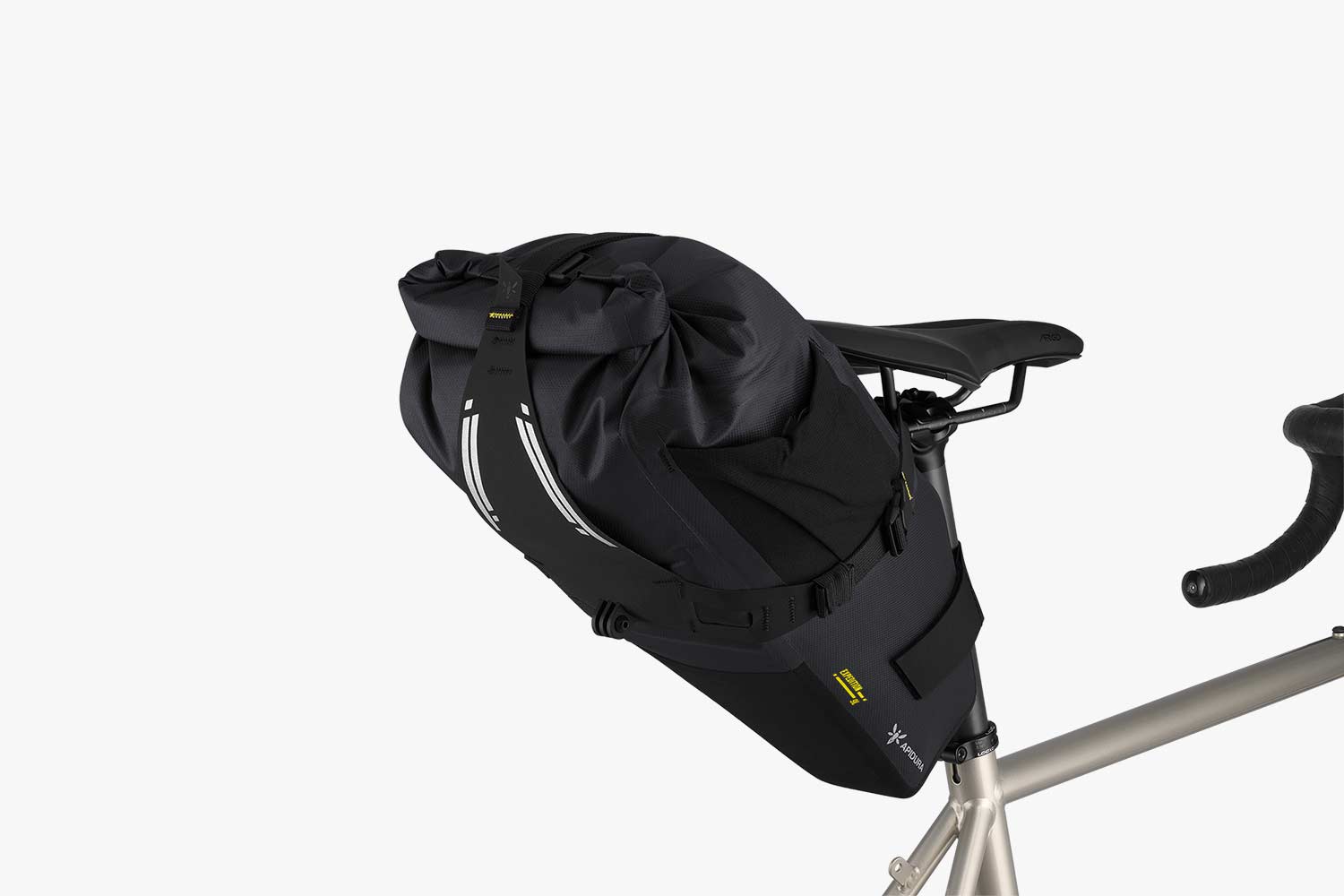 Rolowane zamknięcie z zaworami SoftVent torby Apidura Expedition Saddle Pack 9L