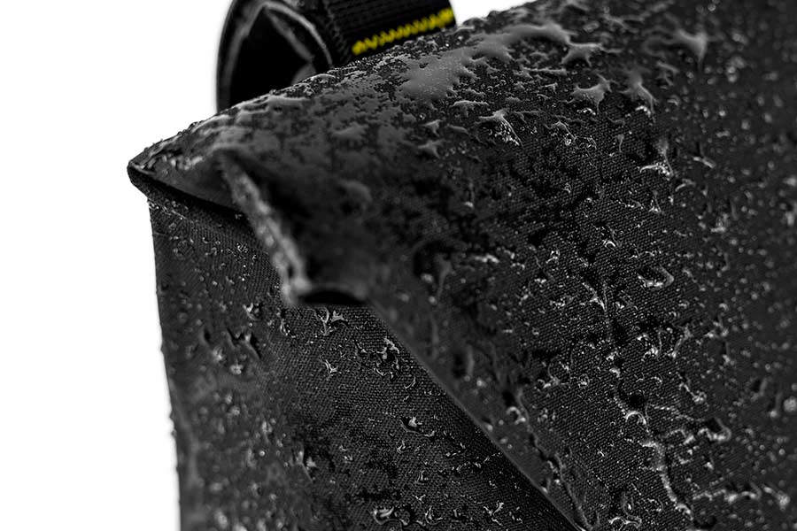 apidura-racing-handlebar-pack-2l-feature-waterproof - Najs Bike