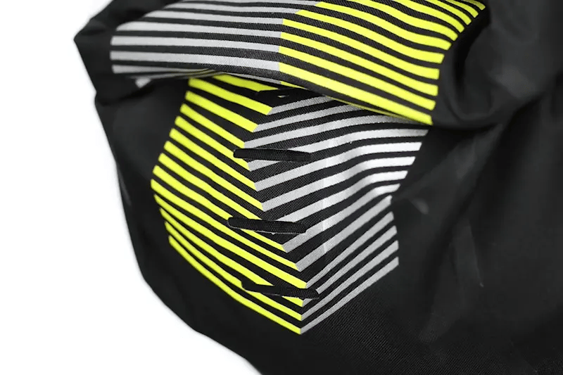 apidura-racing-saddle-pack-feature-light-attachment-1-ezgif.com-video-to-webp-converter - Najs Bike