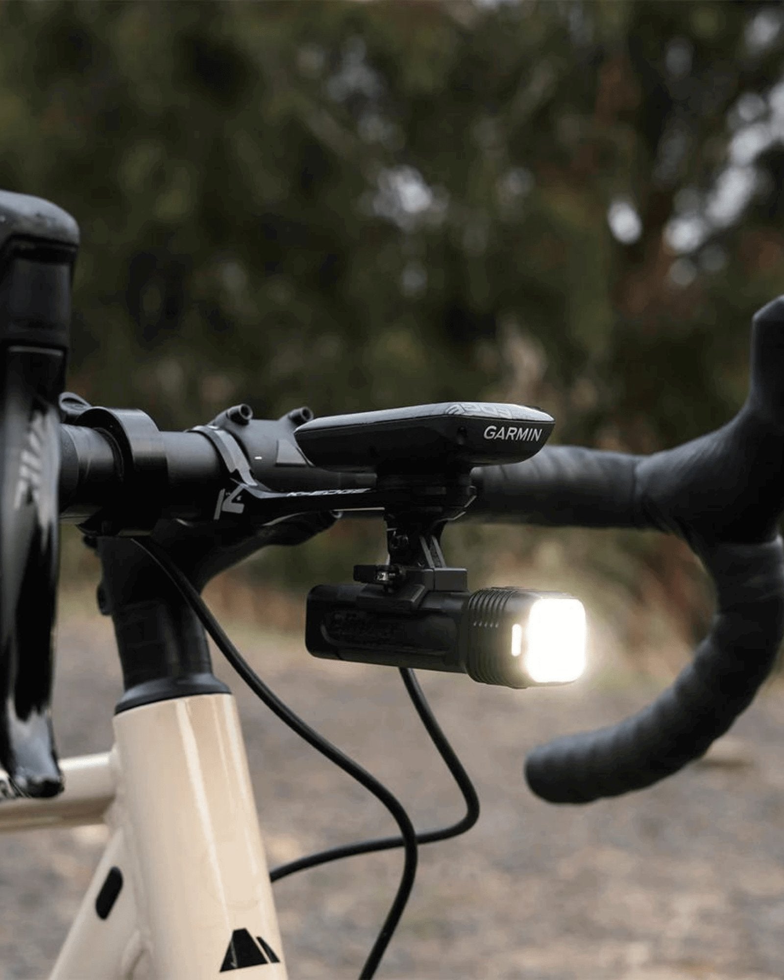 Lampa przednia Knog Blinder Pro 1300 - Najs Bike